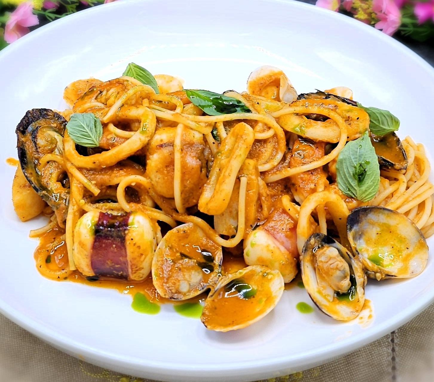 Spaghetti with seafood in tomato sauce