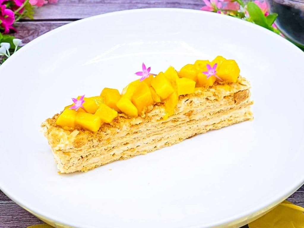 Cake napoleon with mango passion fruit
