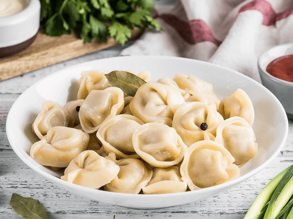 Dumplings with shrimp and cheese sauce