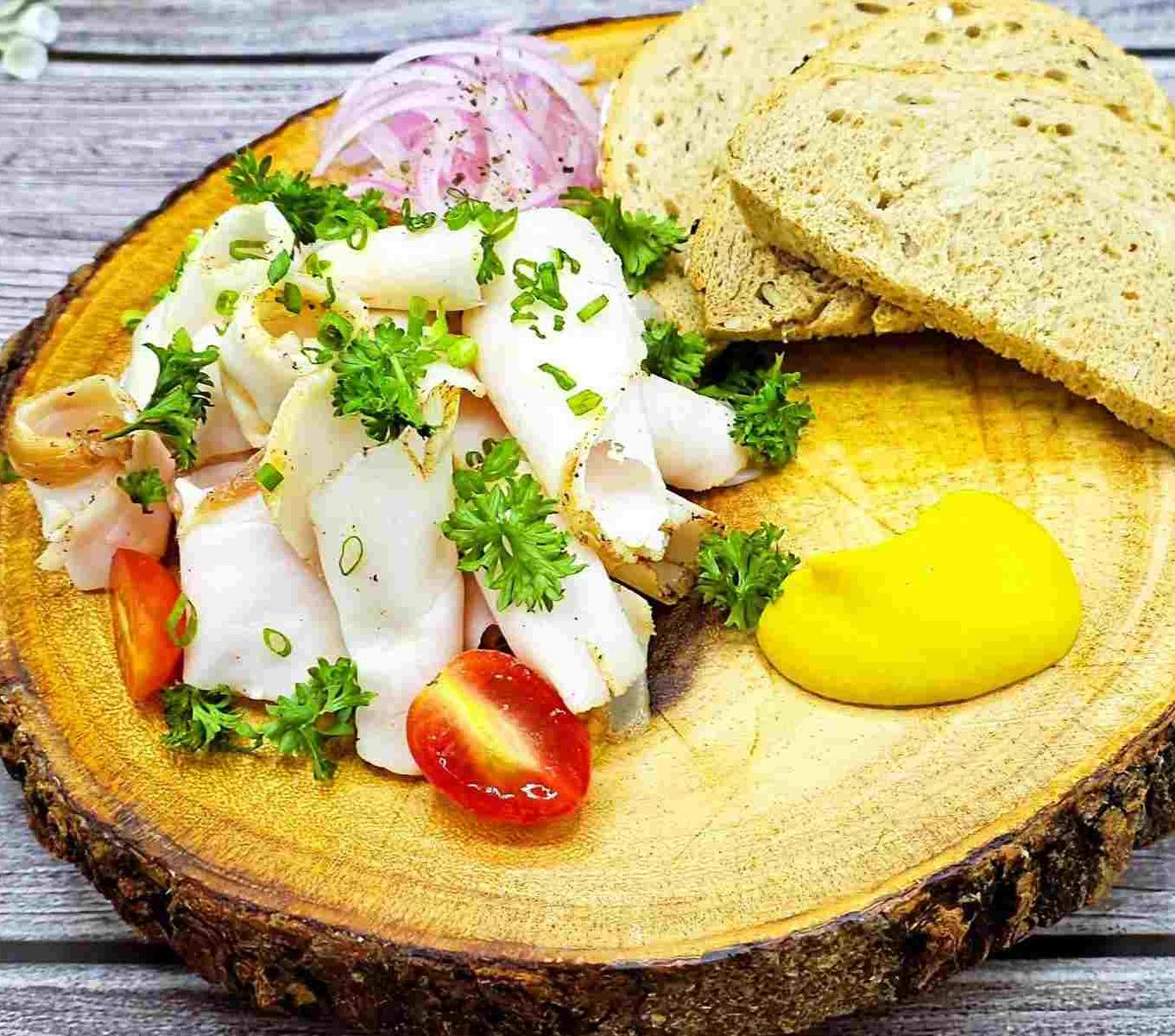 Homemade Salo with Garlic and Rye Bread