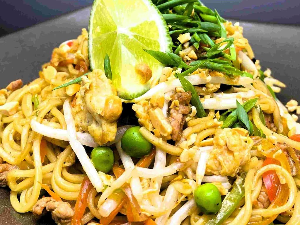 Fried noodles with pork