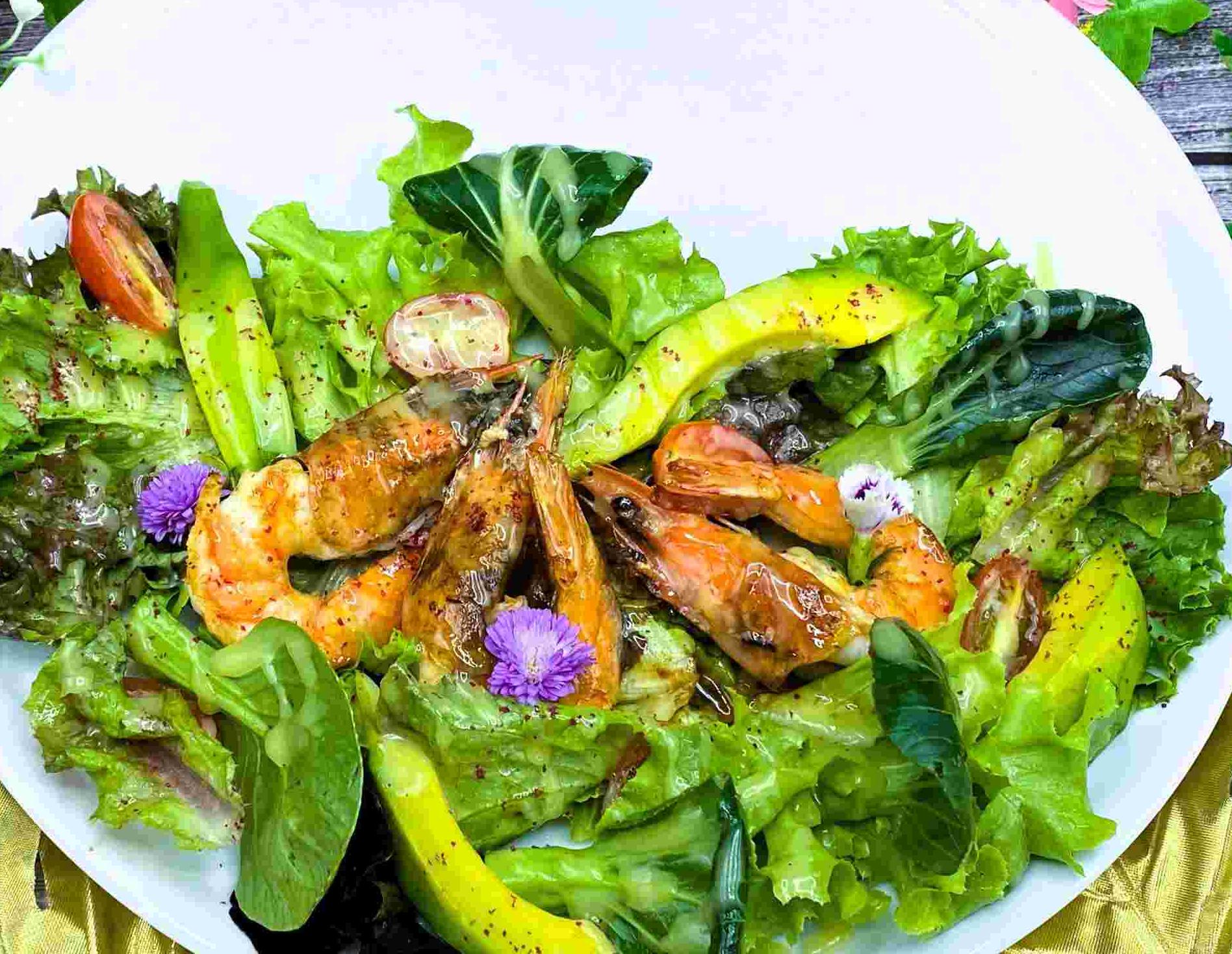 Avocado Salad with Tiger Shrimps