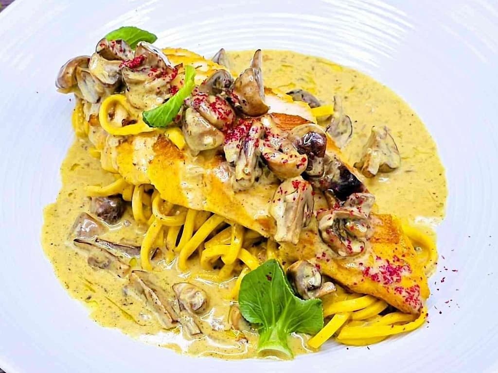 Pasta with chicken and mushrooms in a creamy sauce