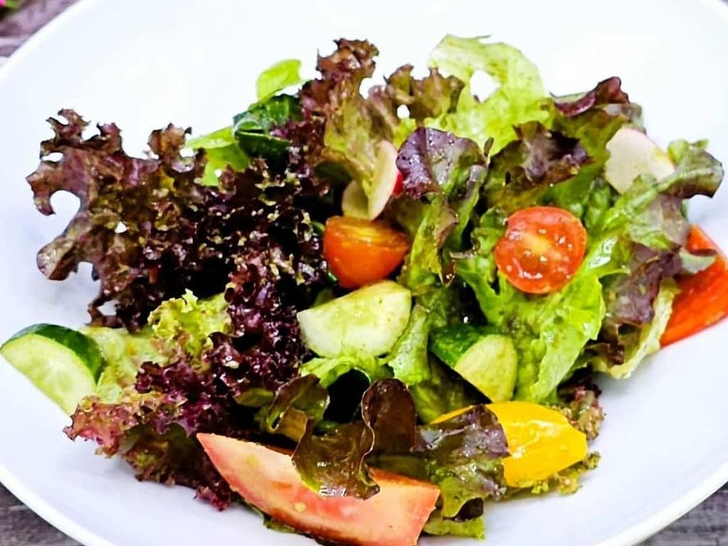 Vegetable salad with pesto sauce