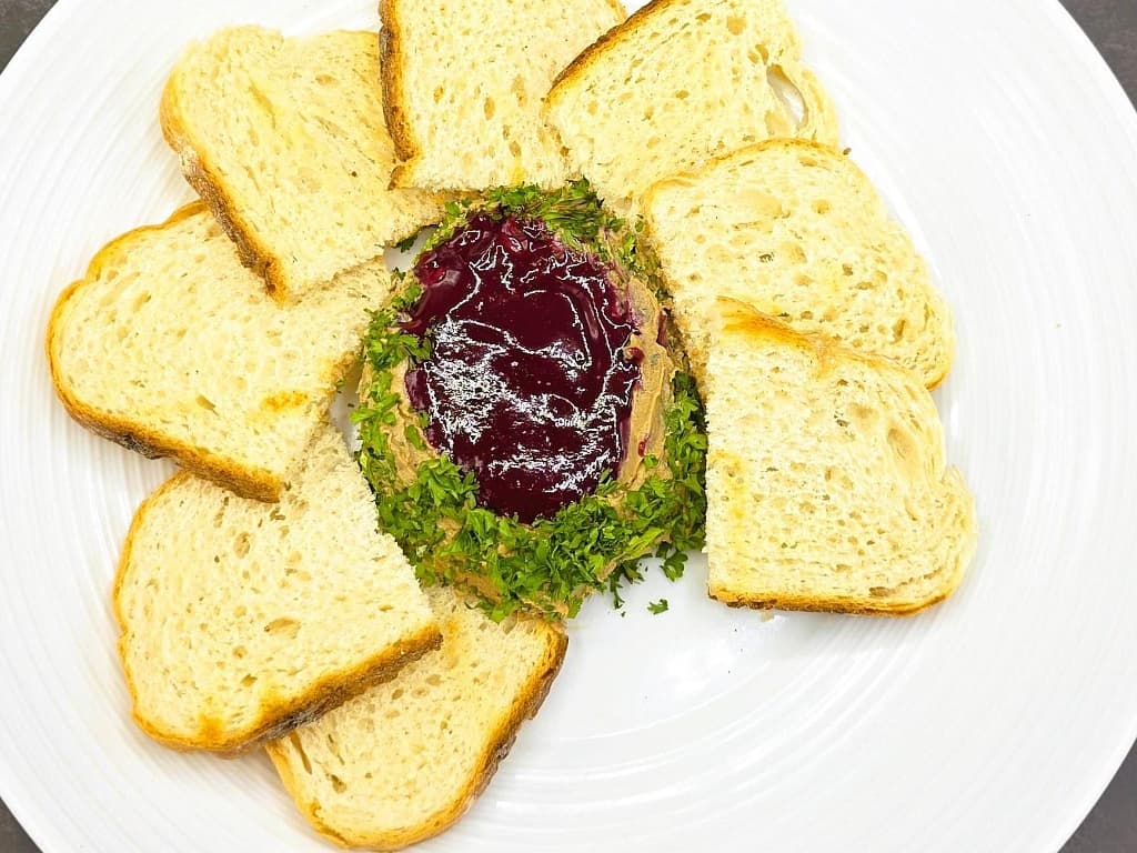 Chiken pate with sauce