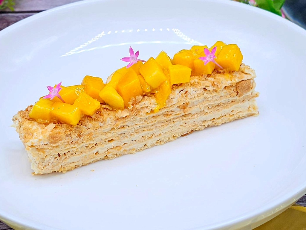 Cake napoleon with mango passion fruit